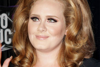 Adeles-retro-hair-and-makeup-side
